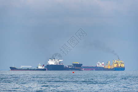 货物运船和集装箱流和运输用于后勤和运输新加坡图片
