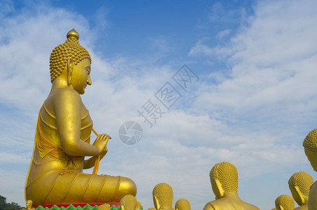 纳洪纳约克MakhaBuchabuddha1250名门徒雕像泰国Nakhonnayok背景
