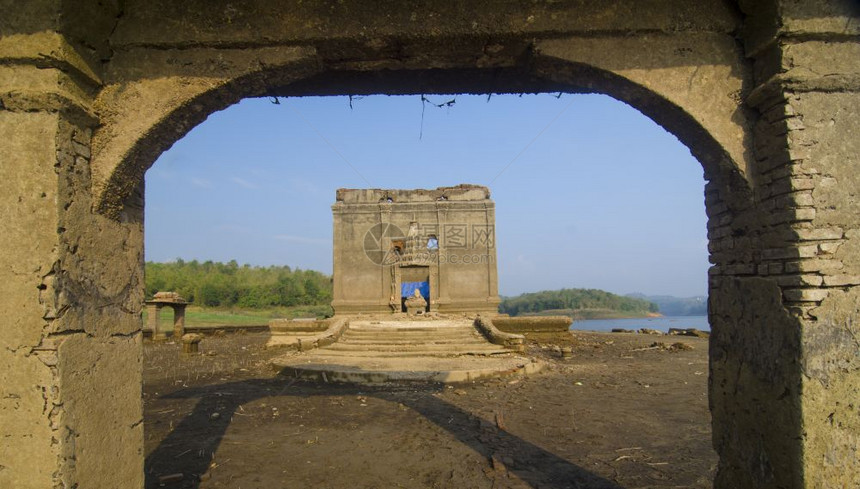 泰国KanchanaburiSangkhlaburi的Ruin寺庙泰国见图片