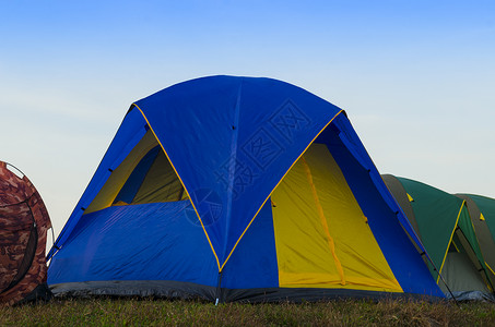 森林露营的旅游帐篷图片