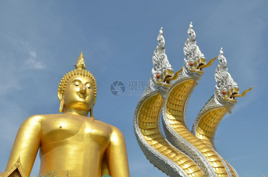 泰国的龙长王雕像图片