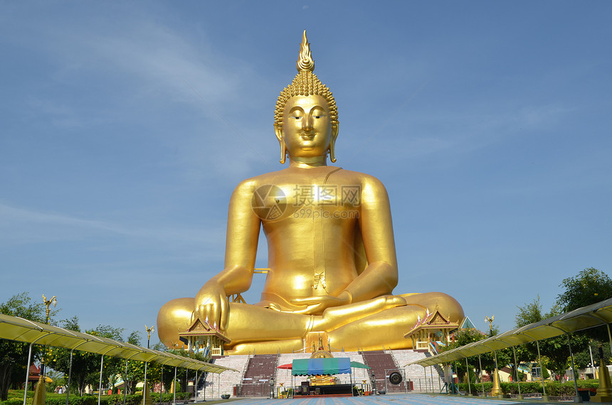 在泰国安东WatMuang的金佛像图片