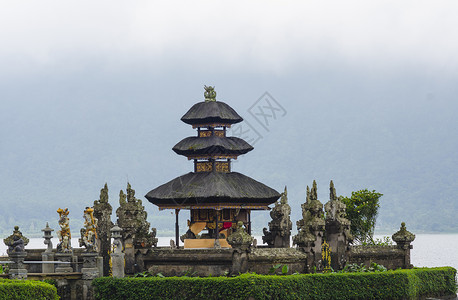 拜拉坦湖上的普乌伦达努寺庙巴厘岛图片