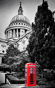圣保罗大教堂圆顶和红色电话亭伦敦英国黑白伦敦高清图片