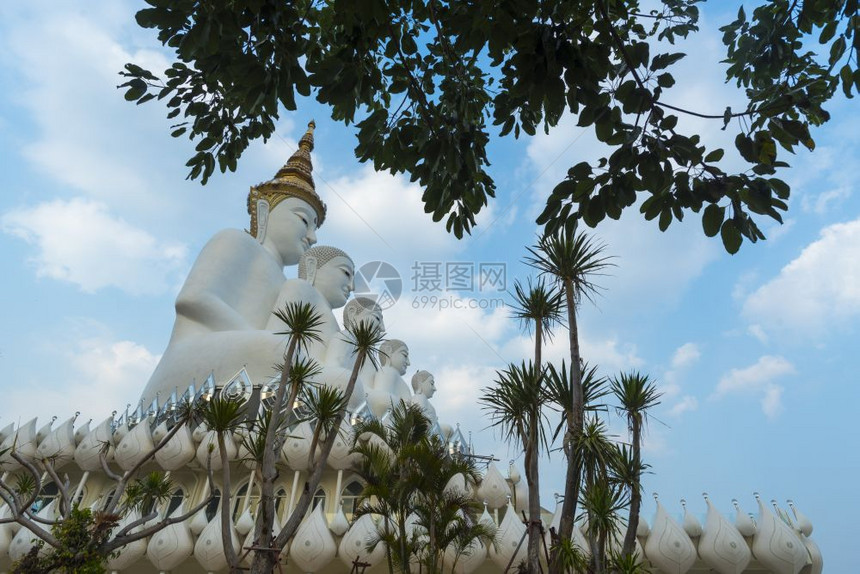 泰国WatPhasonnkaew寺庙PhetchabunKhaoKhho五座佛像图片