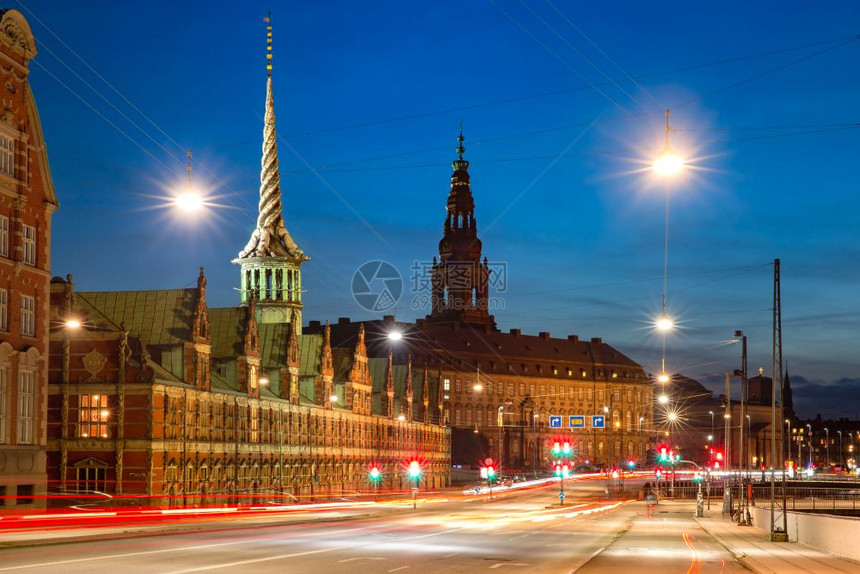 旧证券交易所Boersen和徒borg宫夜间丹麦首都哥本哈根丹麦Boersen和基督徒borg哥本哈根图片