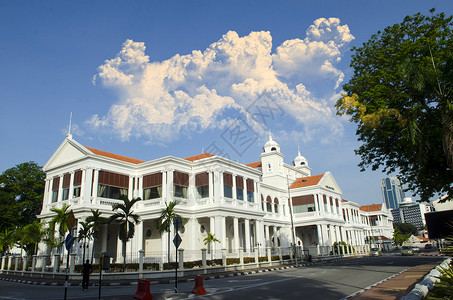 乔治敦蓝色天空下建筑的城市景色在马来西亚的宾南洲背景