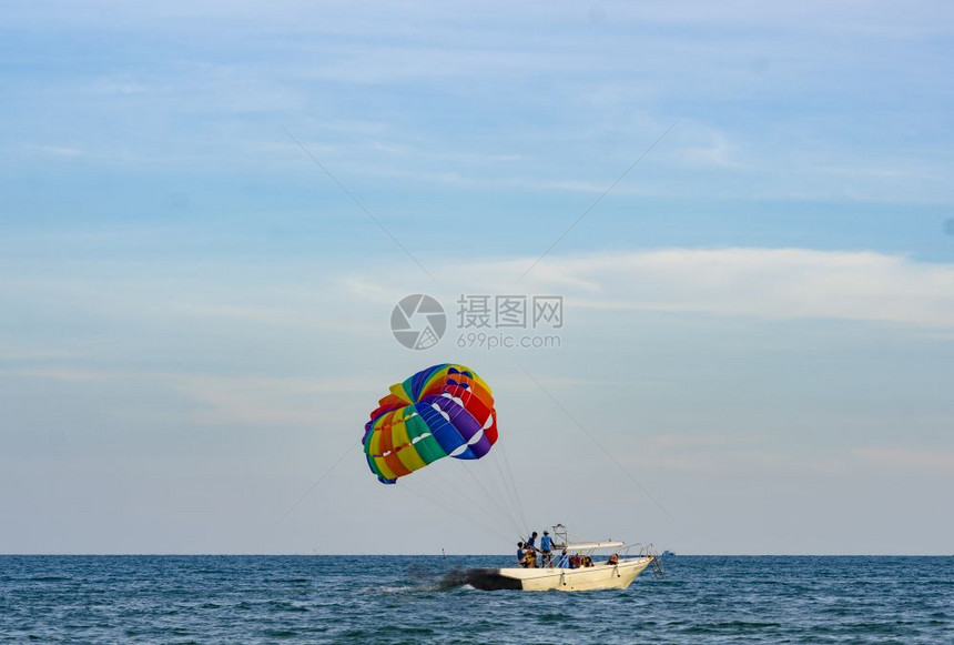 PHUKETTHAIlandJU2016年7月5日一个不明身份的帕拉马尼亚娅莫托尔儿童节目图片