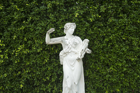谷神星花园中的罗马雕像背景