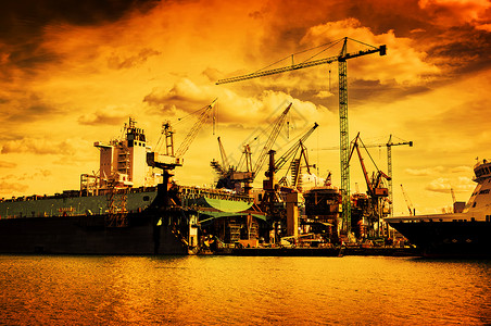 造船厂正在建修理的船舶工业机械起重运输工业图片