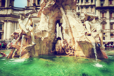 意大利罗马纳沃广场四河喷泉阳光明媚图片