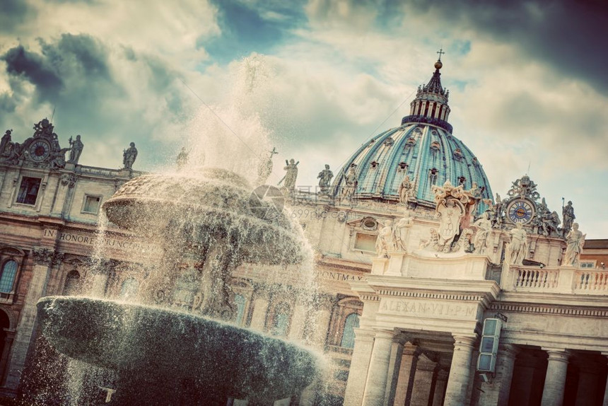 圣彼得和尔斯柯的喷泉圆顶梵蒂冈城的巴西利卡教皇和尔斯柯主要教堂价值圣彼得和尔斯柯的喷泉圆顶梵蒂冈城的巴西利卡图片