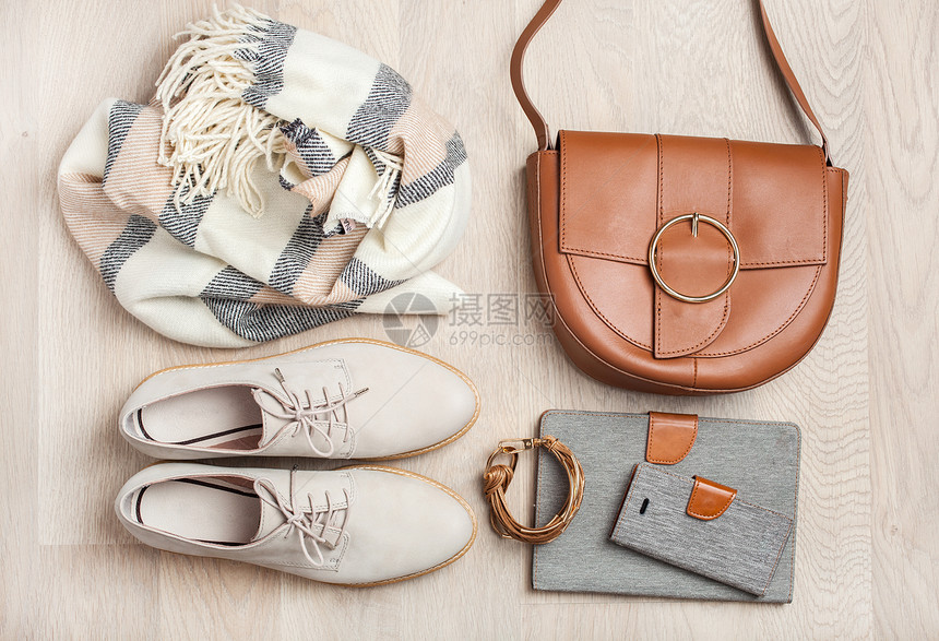 女平板便衣鞋围巾手镯袋平板智能手机时装博客服购物图片