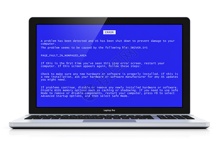 业务膝上型电脑或办公室笔记本电脑PC在蓝色屏幕上以白背景隔离的蓝屏幕上有OS关键错误信息并产生反射效果背景图片