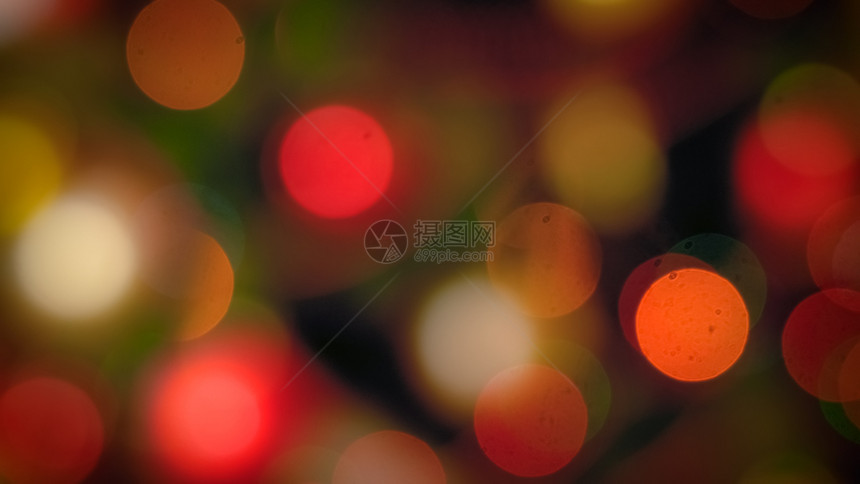 圣诞树上彩色灯光的bokehs摘要照片圣诞树上彩色灯光的bokehs摘要图像图片