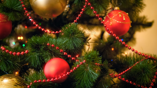 红色和金的面包树装饰圣诞图片