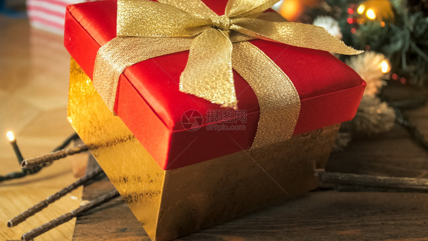 红色圣诞礼物盒的贴近照片红圣诞礼物盒的贴近照片红礼盒的贴近照片图片
