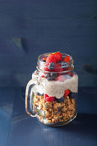 自己制的粮粉和奇佳种子布丁加上果汁健康早餐图片