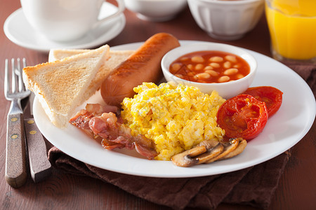 全英式早餐鸡蛋培根香肠豆子番茄图片