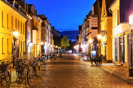 德国梅克伦堡地区Greifswald旧城建筑的景色夏夜背景图片