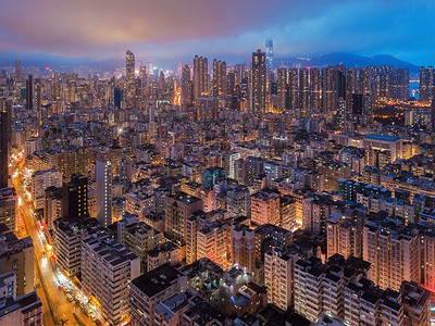 香港公寓在市景背中的空象亚洲智能城市的住宅区夜间建筑物的景色最高图片