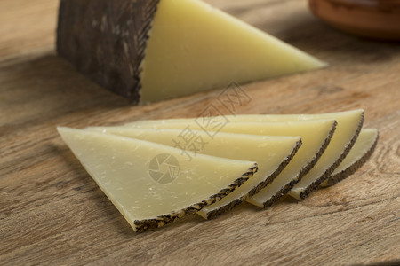西班牙传统芒切戈奶酪的片图片