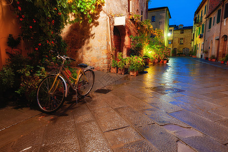 欧洲老城Pienza街雨夜意大利托斯卡纳欧洲老城Pienza街背景图片