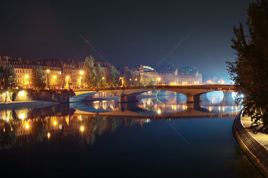 法国巴黎的塞纳PontduCarloussel和Orsay博物馆法国巴黎夜间塞纳图片