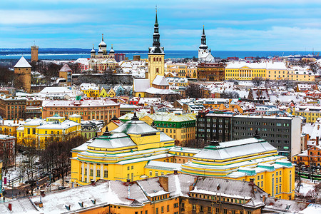 爱沙尼亚塔林老城建筑的冬季风景航空图高清图片