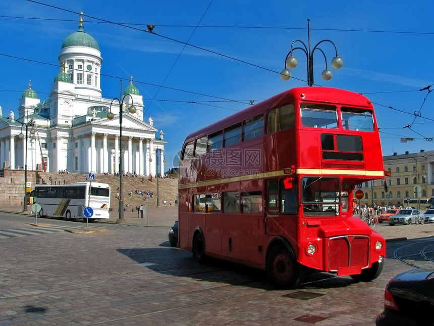 芬兰赫尔辛基的红色英语公共汽车图片