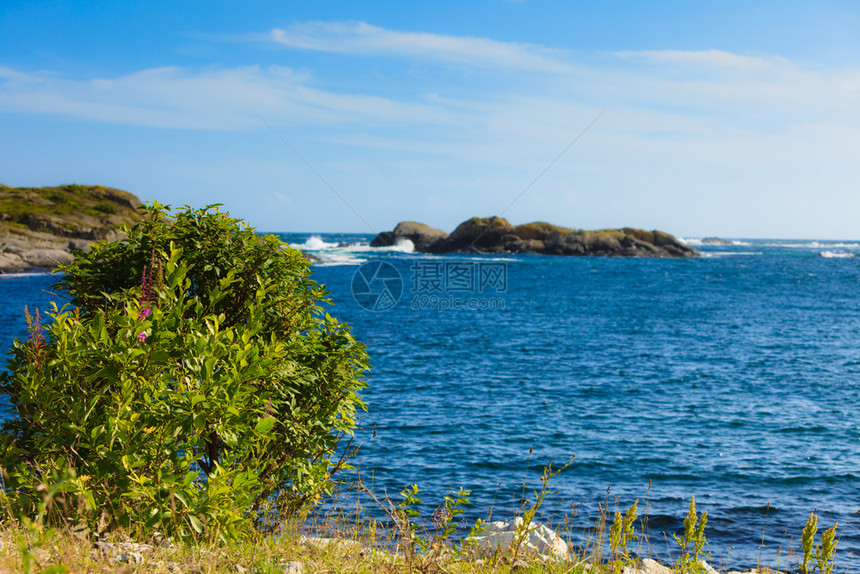 在挪威罗加兰县有海景的挪威南部岩石海岸景观图片