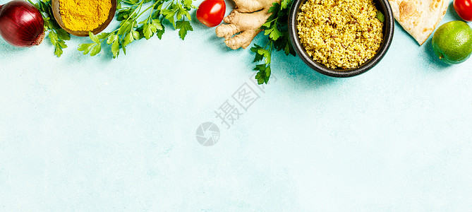 咖喱石灰姜辣椒玉米面包大豆类草药和香料图片
