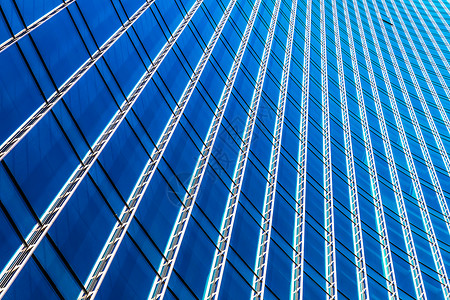 市中心公司商业区建筑概念玻璃反射办公大楼摩天对蓝色空的高角度视图图片