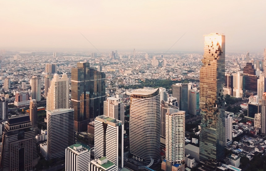 ChongNonsiSathorn曼谷市中心亚洲智能城市的金融区和商业中心日落时的Skycraper和高层建筑图片