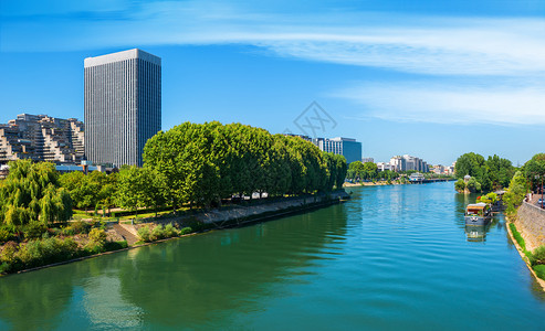 法国巴黎塞纳河地区防卫的天桥图片