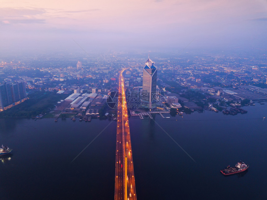 Rama9桥和ChaoPhraya河的空中景象图片