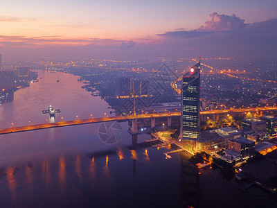 Rama9桥和ChaoPhraya河的空中景象图片