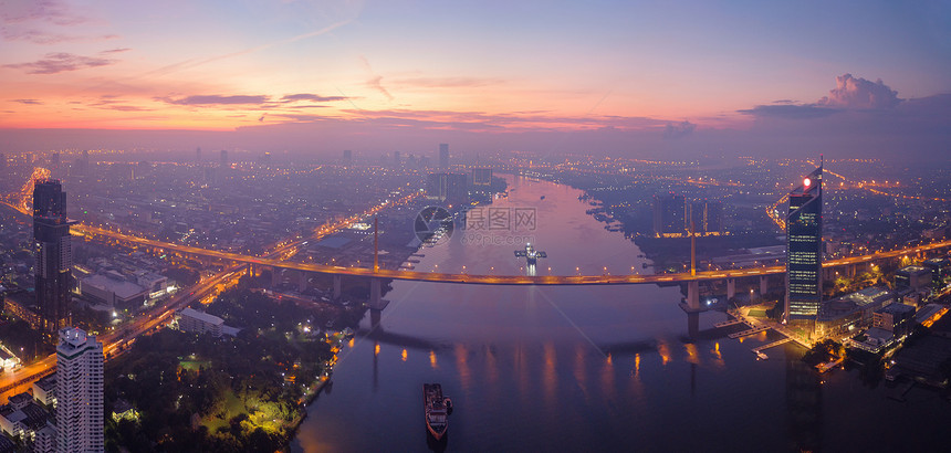 Rama9桥和ChaoPhraya河的空中景象图片