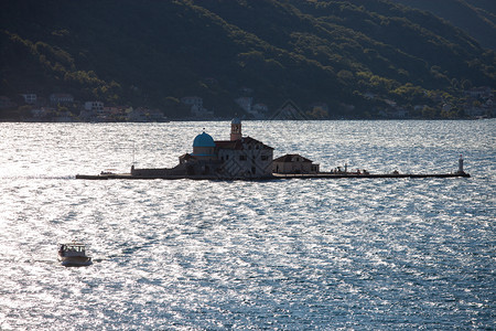 科托尔湾的海景全黑山佩拉斯特岛上的修道院黑山佩拉斯特岛上的修道院背景图片