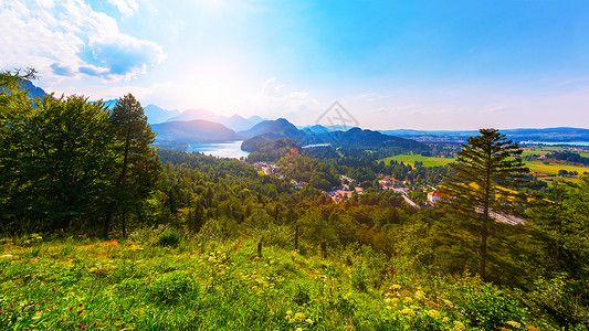 德国巴伐利亚Ostallgau区阿尔普西湖日落夏季景色图片