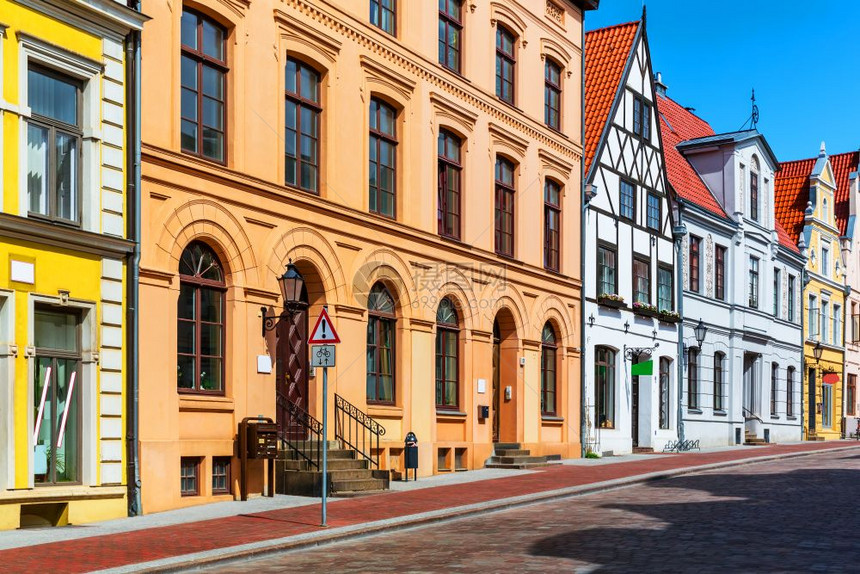 德国梅克伦堡地区威斯马尔老城建筑的景色夏季象图片