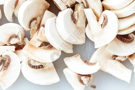 蔬菜食品关闭新鲜的白蘑菇高清图片