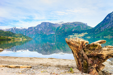 约斯特德尔斯布林旅游度假和行Jostedalsbreen公园OppstrynStrynSognogFjordane县挪威斯堪的纳维亚背景