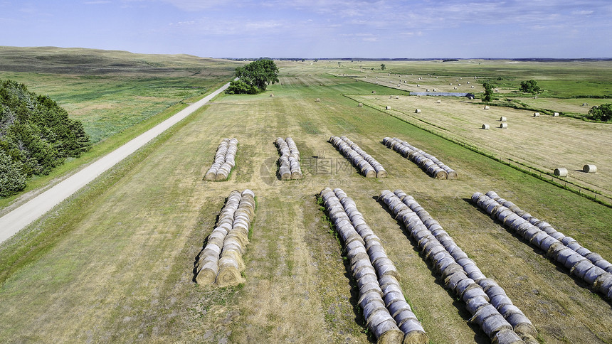 内布拉斯加沙丘山NebraskaSandhills的干草棚田图片