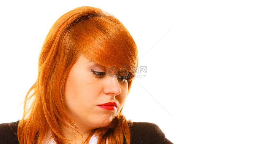 工作概念室白背景的年轻红发女商人失望图片