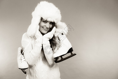 冬季运动服装概念迷人的冰女士穿着白色舒适服装的年轻女迷人的冰女士图片