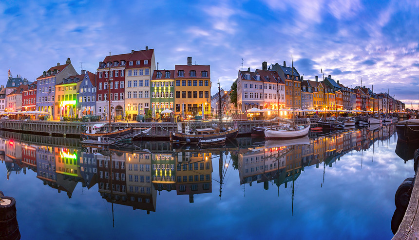 Nyhavn全景丹麦首都哥本哈根老城的房子和旧船面色之多丹麦哥本哈根的Nyhavn图片