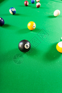 绿色桌上的Billiard球池游戏盘桌上的Snooker球背景图片