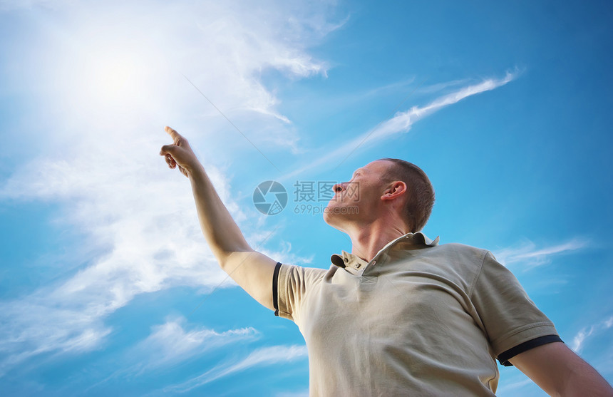 人类触摸太阳概念场景图片