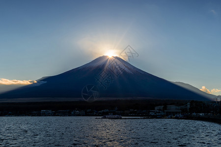 日本山峰高会的太阳景象名字是藤田钻石背景图片